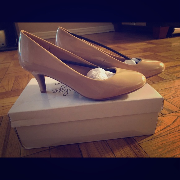 Shoes - Cambridge Size 9 Shoes